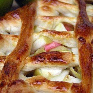 Пирог с ревенем и яблоками